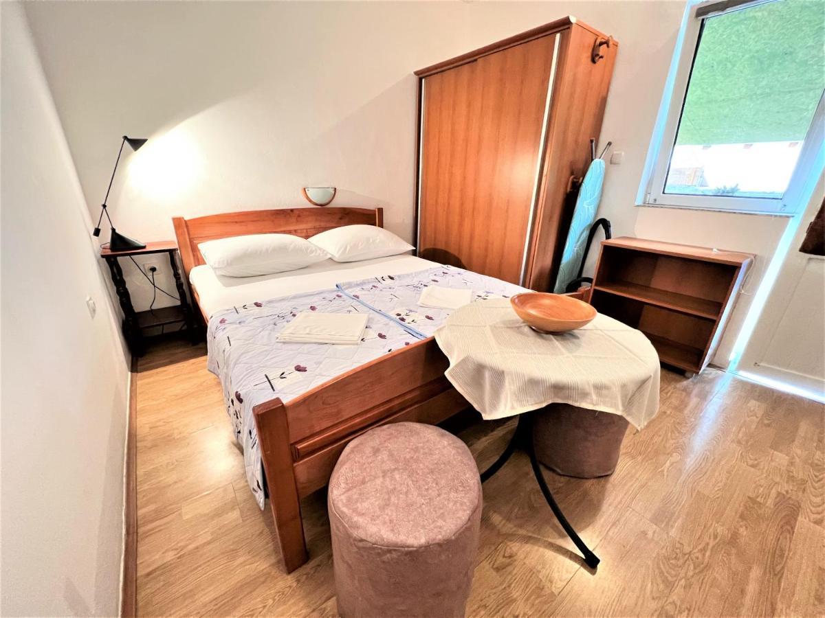 Zoro Apartments Palit الغرفة الصورة